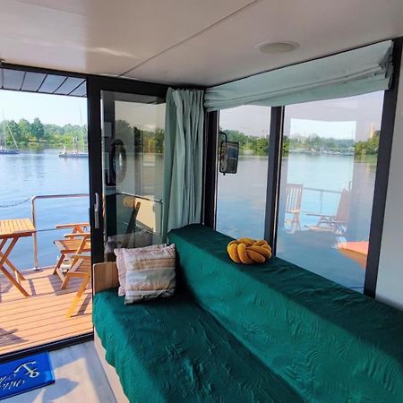 Houseboat Water Boy Apartament Plywajacy Dom Na Wodzie Lodz Uraz  Kültér fotó