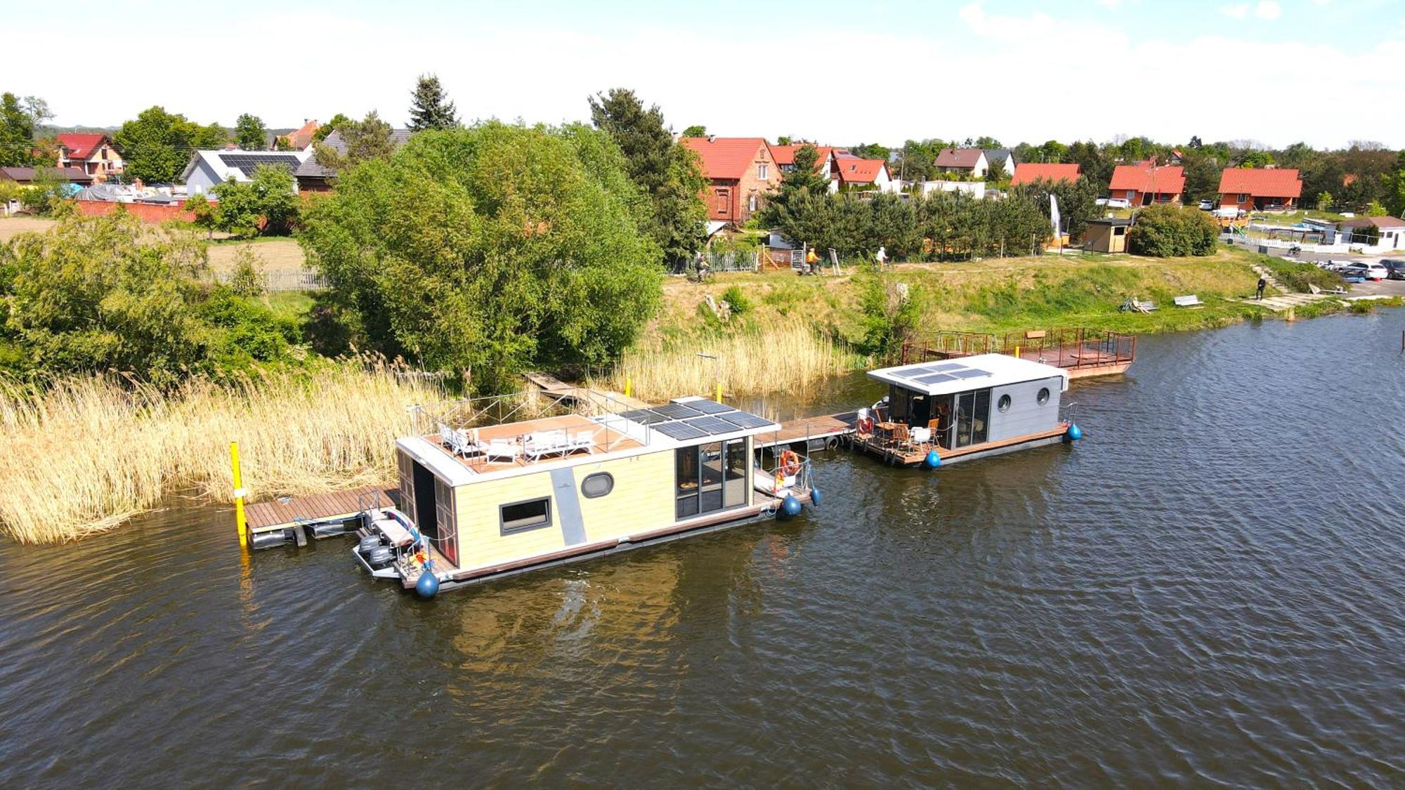 Houseboat Water Boy Apartament Plywajacy Dom Na Wodzie Lodz Uraz  Kültér fotó
