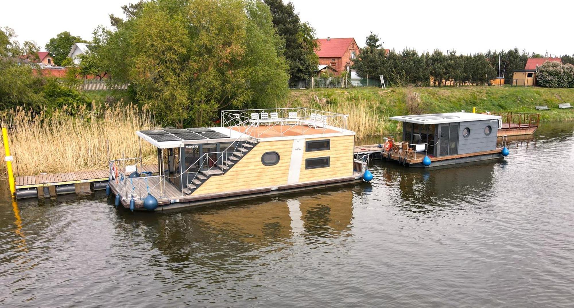 Houseboat Water Boy Apartament Plywajacy Dom Na Wodzie Lodz Uraz  Kültér fotó