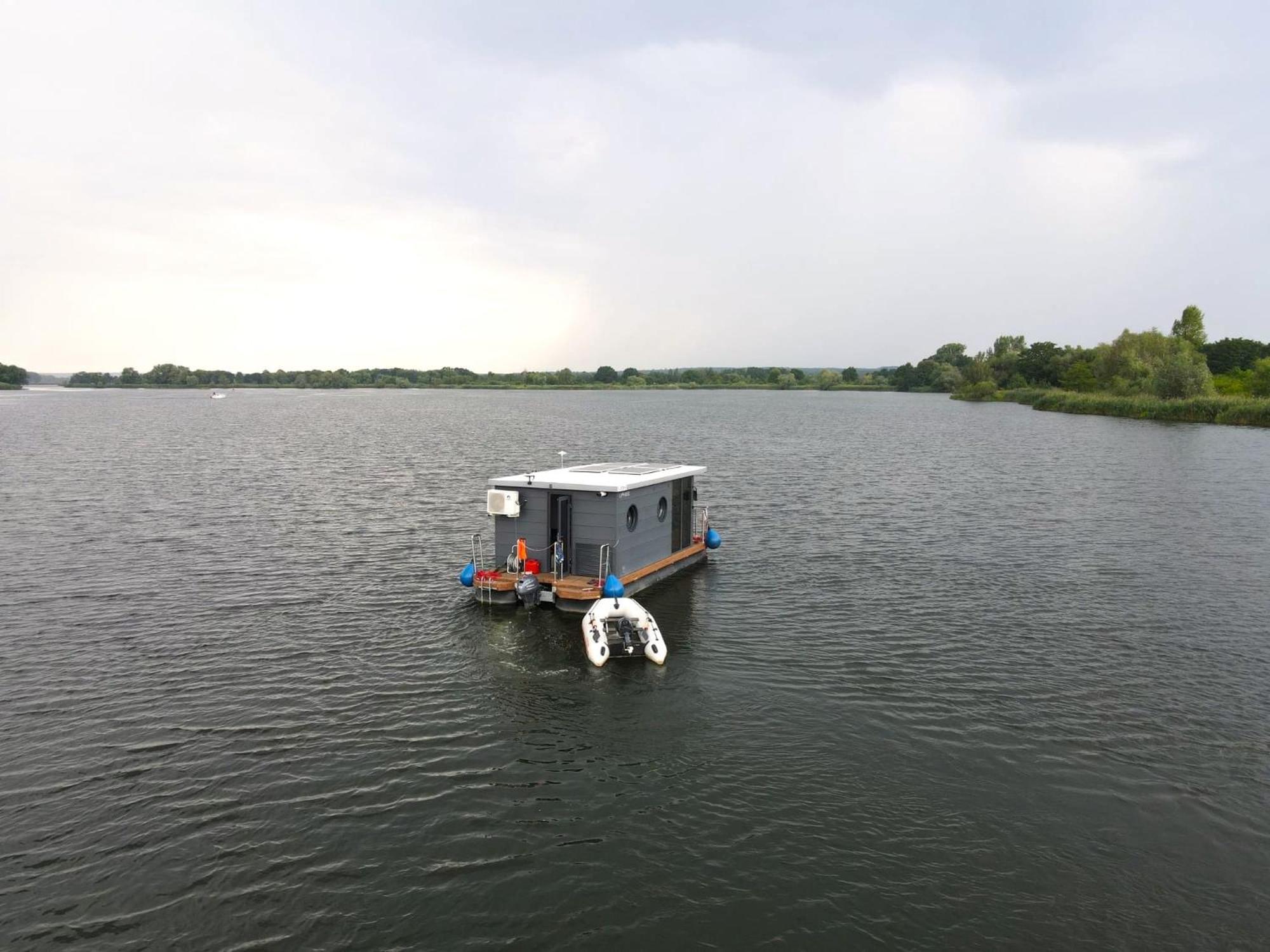 Houseboat Water Boy Apartament Plywajacy Dom Na Wodzie Lodz Uraz  Kültér fotó