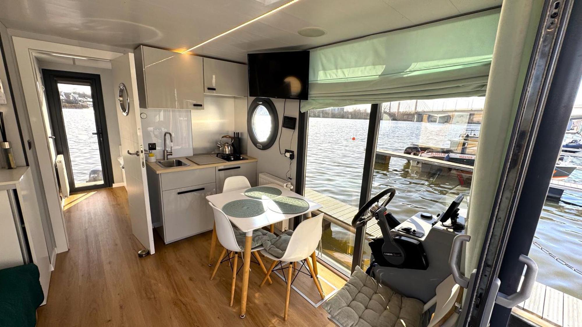 Houseboat Water Boy Apartament Plywajacy Dom Na Wodzie Lodz Uraz  Kültér fotó