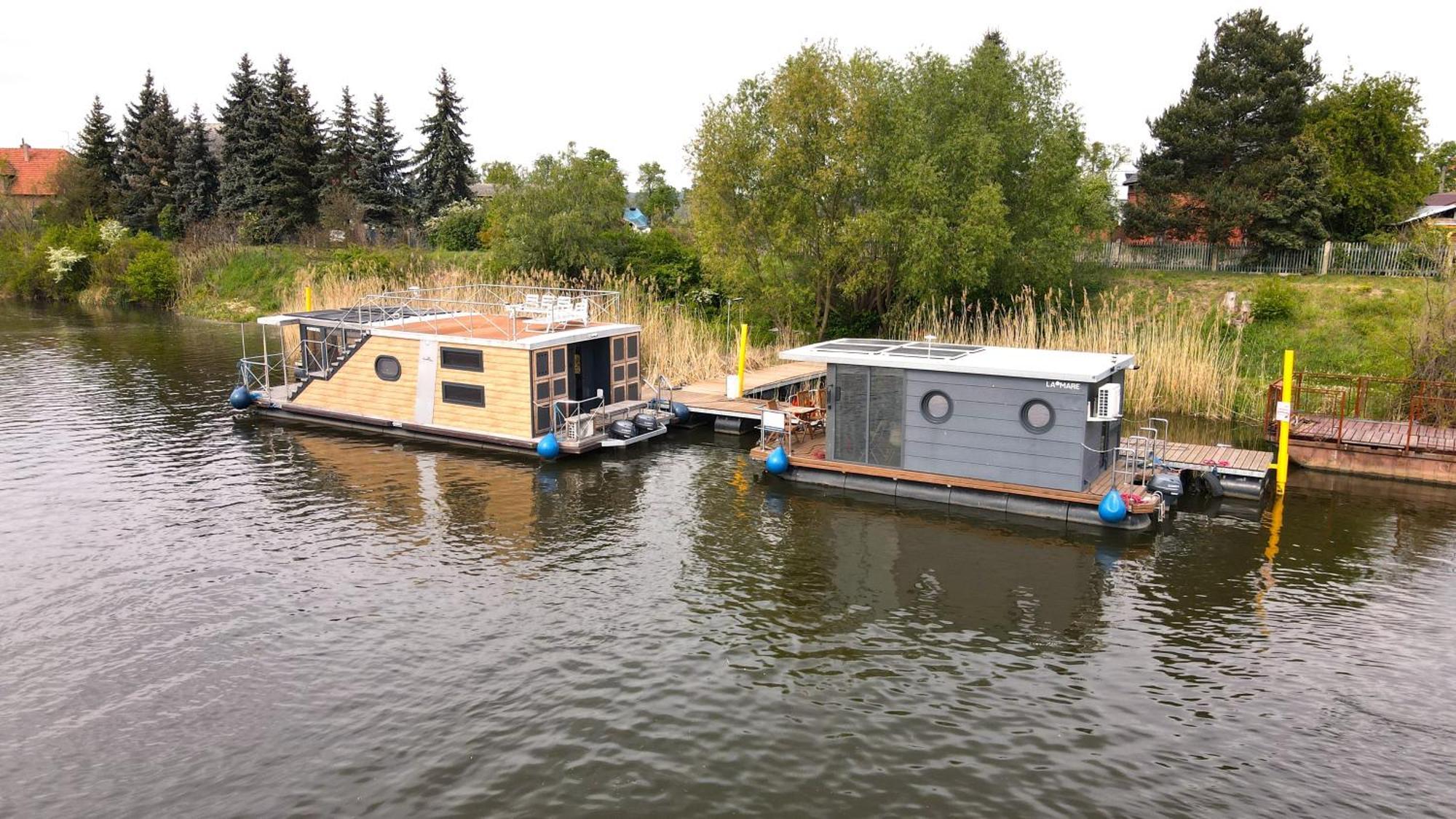 Houseboat Water Boy Apartament Plywajacy Dom Na Wodzie Lodz Uraz  Kültér fotó