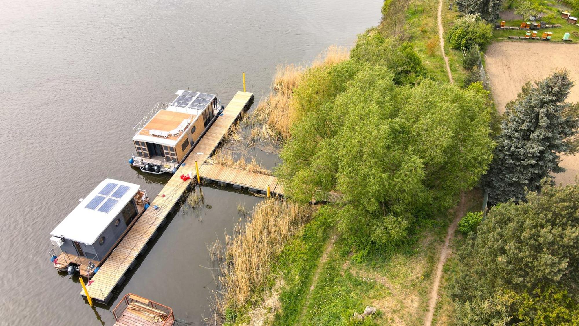 Houseboat Water Boy Apartament Plywajacy Dom Na Wodzie Lodz Uraz  Kültér fotó